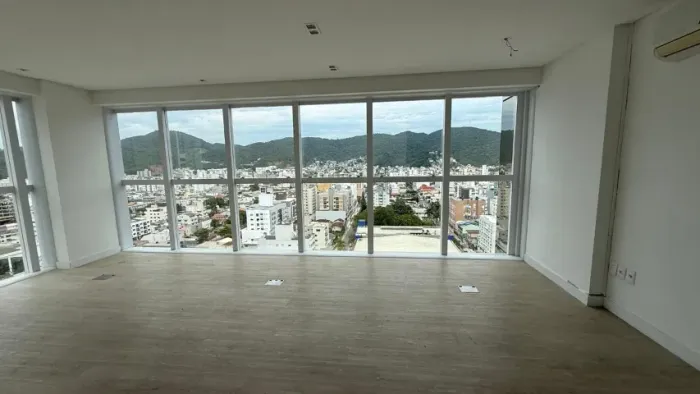 Locação Comercial - Sala com 36m² e 1 vaga de garagem - Balneário Camboriú