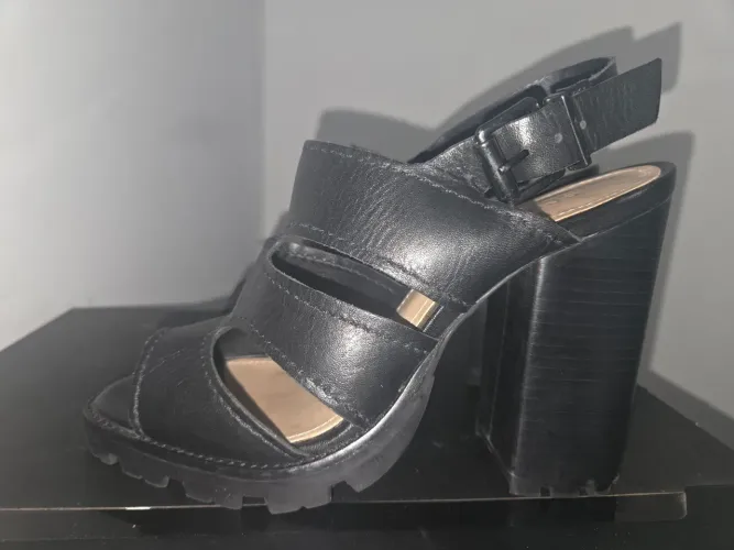 Sandália schutz couro preta