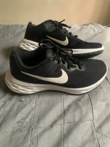 Nike Revolution 6