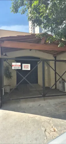 Casa comercalma reformada, ótima para bar, restaurante, lanchonete.
