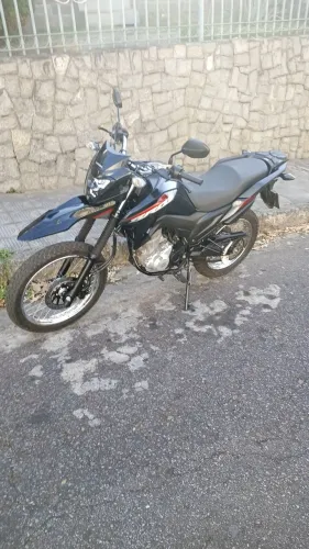 Vendo bros nova com 7.600 km moto está na garantia ainda