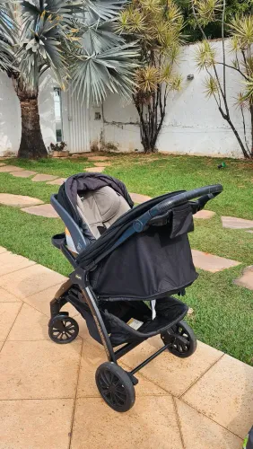 Carrinho de Bebê + Bebê Conforto Chicco Bravo Primo - Completo e Conservado