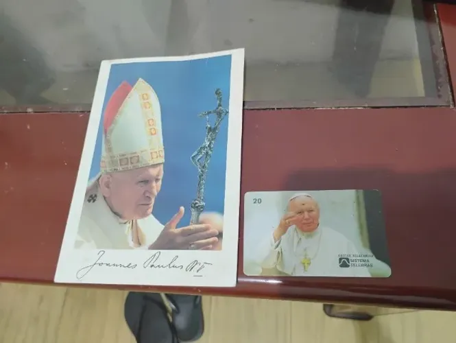 postal e cartao telefonico com a imagem do papa Joao Paulo segundo