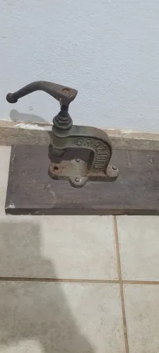 Máquina de pregar botões antiga  n 10