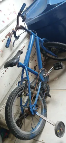 Vendo essa bicicleta toda boa só tá faltando colocar uma sela boa