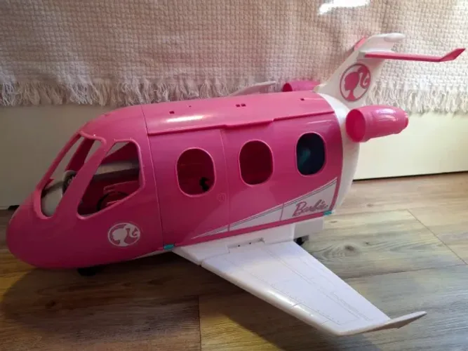 Avião da Barbie completo