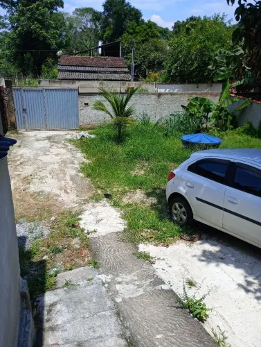 Casa bem localizada magé