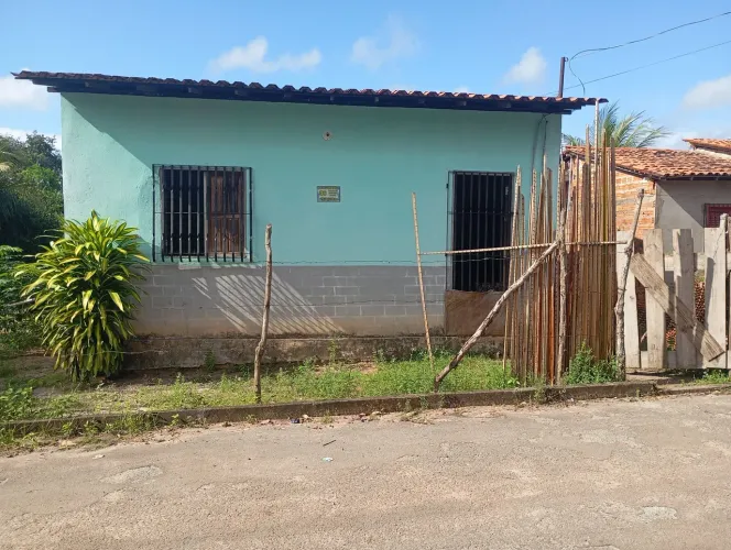 Vende se uma casa