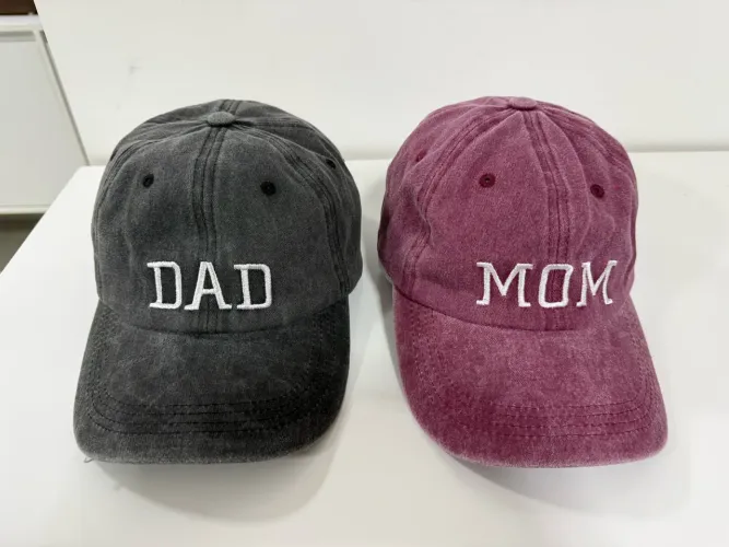 Boné Mom e Dad