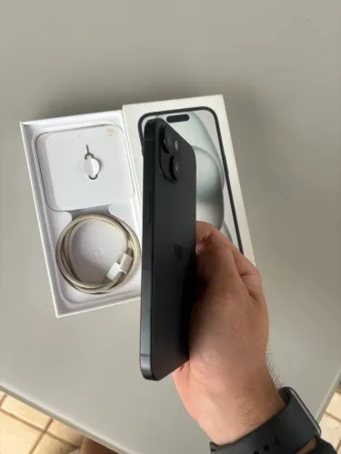 Vendo iPhone 15 Preto impecável 
