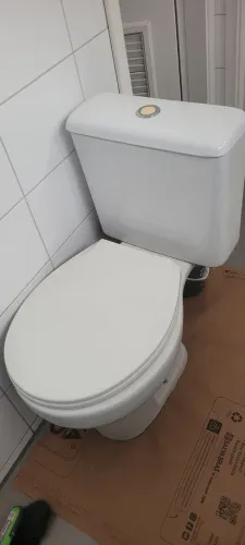 Vaso sanitário com caixa acoplada
