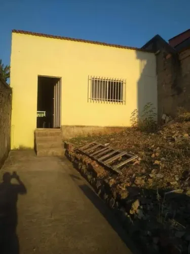 Casa 2 Quartos, Isenta de IPTU, Garagem Ampla