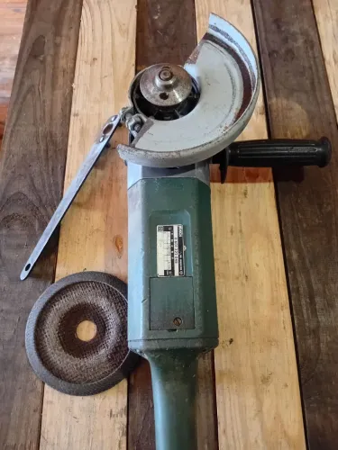 Esmerilhadeira bosch 7