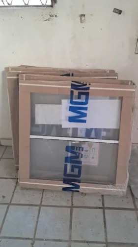 Janela de alumínio 80 x 80
