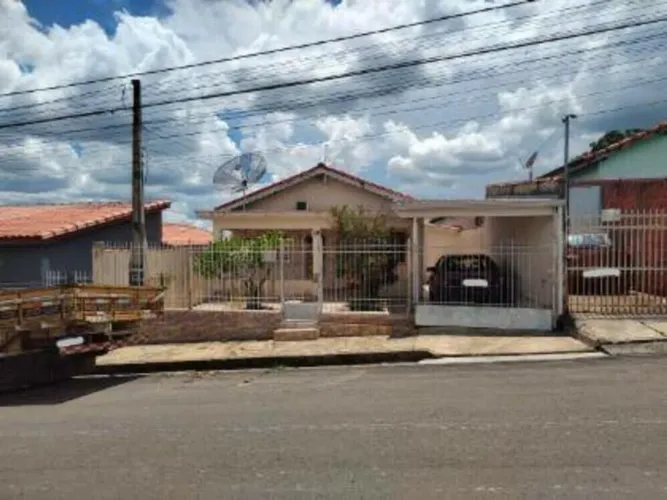 CASA RESIDENCIAL em Angatuba - SP, Vila Nova