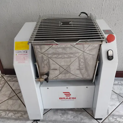 Vende-se Masseira Semi Rápida 15 Kgs