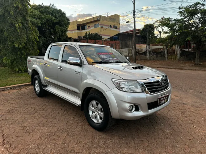 Toyota Hilux CD SRV D4-d 4X4 3.0 TDI Diesel AUT 2014