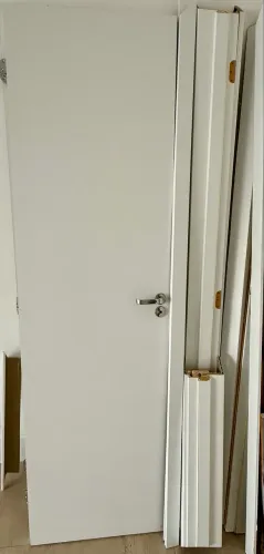 Duas portas Pormade branca, uma 60 e outra 70 cm. 150 reais cada 