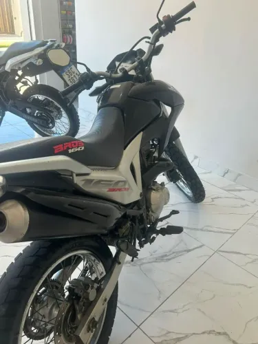 Vendo moto Bros 160 valor 15.000
