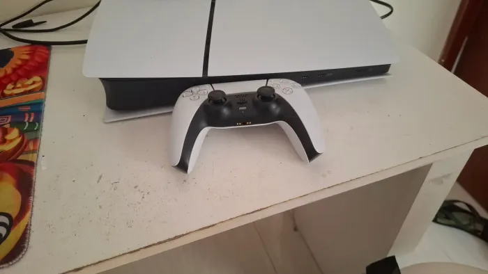 PS5 Slim Digital 6 Meses de uso PERFEITO estado com controle em perfeito estado