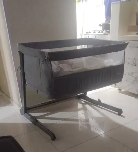 Berço que vira cercadinho