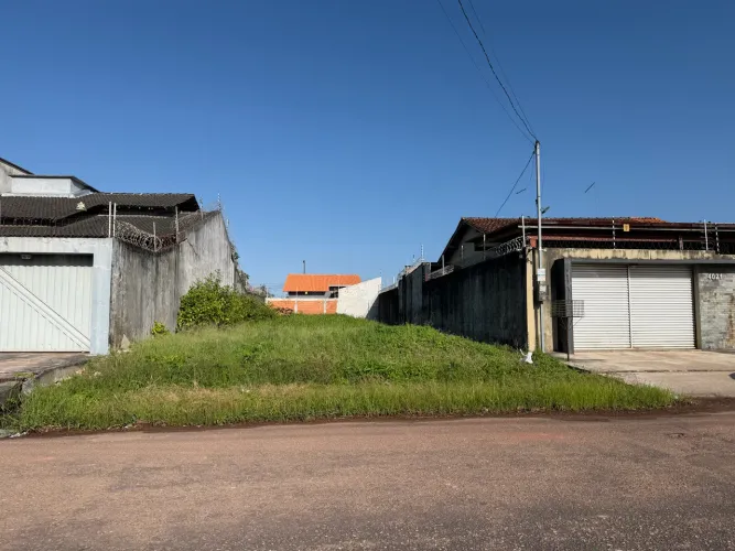 Vende-se terreno 10x30 - Tv. Primeiro de maio