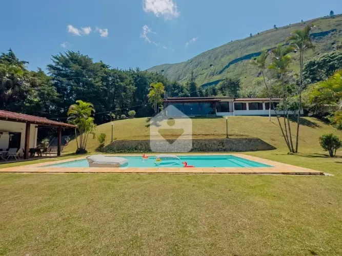 Casa para venda com 5 quartos, 5084m² - Araras - Petrópolis/RJ