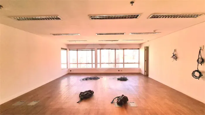 Salas à venda em Liberdade - SP