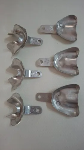 Conjunto de moldeiras para desdentados totais TT e AG