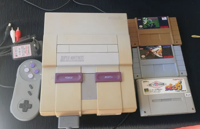 Super Nintendo + 3 jogos, Controle e cabos. 