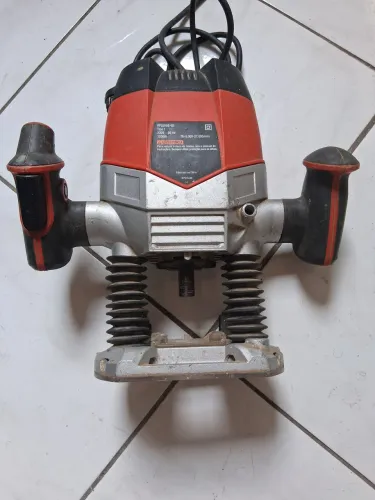 Tupia de coluna Black e Decker 220v 1200w