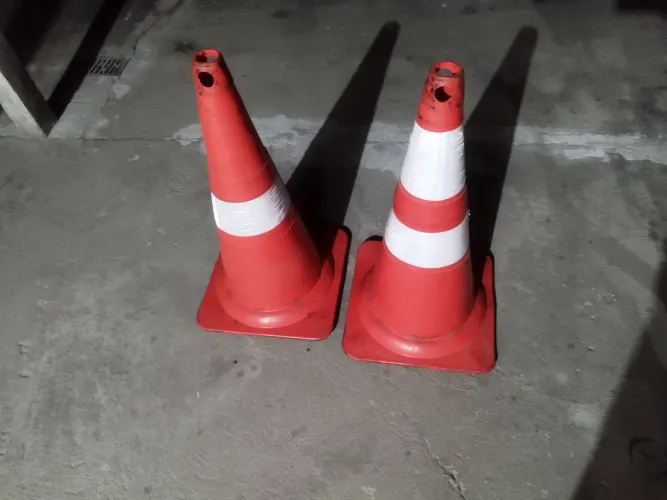 Cone Flexível 75 Cm Com Faixa Refletiva Laranja E Branco