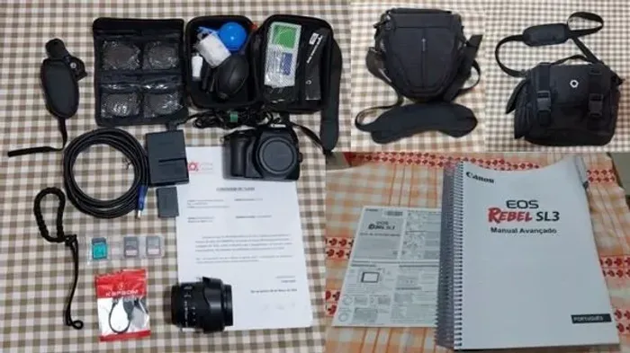 Camera canon sl3 com lente 18-55mm na caixa e acessórios e ótimo estado de conservação