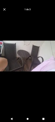 Conjunto de 2 cadeiras e uma mesa