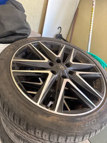 Quatro pneus corolla