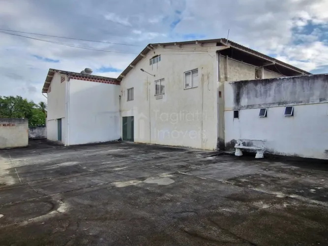 Pavilhão/Galpão à venda no bairro Ipitangas - Saquarema/RJ