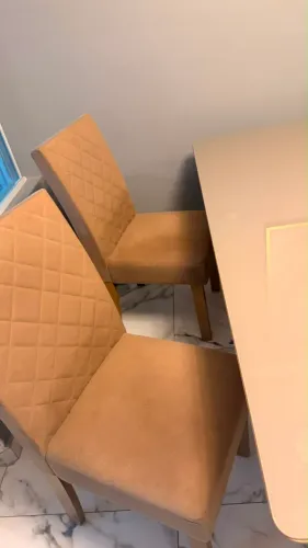 Mesa com 4 cadeiras