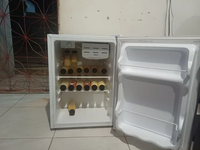 ? FRIGOBAR MIDEA À VENDA ?