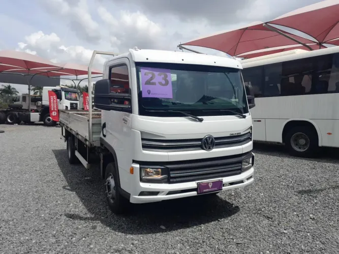 Volkswagen 11.180 11-180 Delivery 2p (diesel)(E5) 2022/2023 Vamos Seminovos Goiania