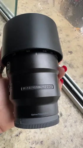 Sony FE 90mm f/2.8 Macro G OSS