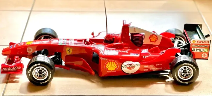 Auto modelo F1 Ferrari F2004 Michael Schumacher motor a combustão-Coleção completa lacrada