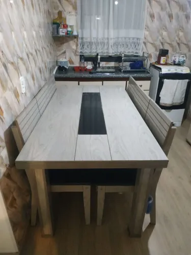 Mesa com 6 cadeiras