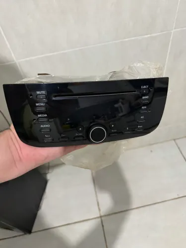 Som Original Fiat Punto Essence 2013 Rádio CD Player