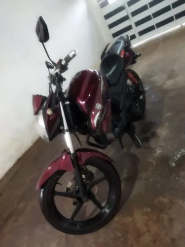 Vendo essa linda fz 2016completa e con apenas 32mil km rodados