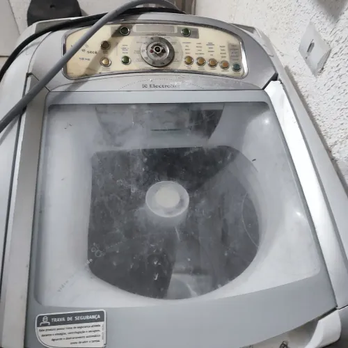 Vendo máquina usada de lavar com defeito
