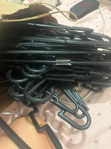 Vendo 32 cabides motivo mudança 