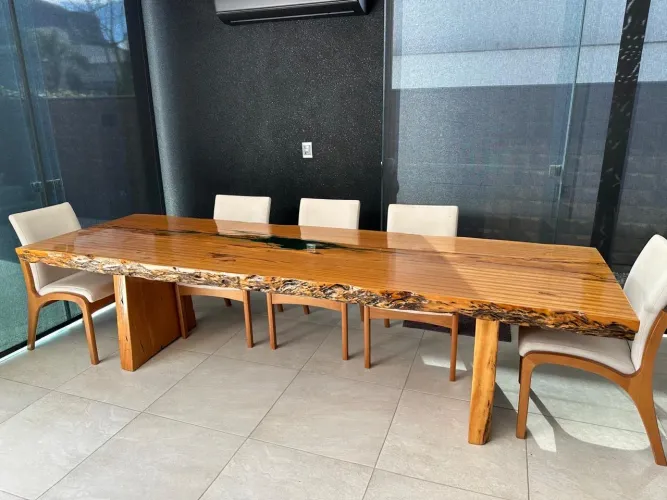 Mesa de Jantar Rústica em Madeira Maciça 3,00m com Resina Epóxi