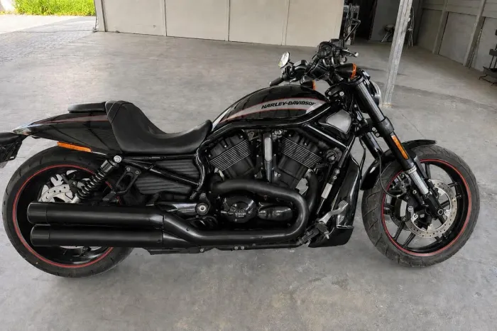 MOTO IMPECÁVEL -  HARLEY DAVIDSON   com APENAS 11 MIL KM 