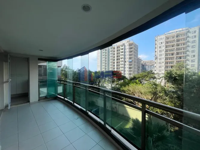 Apartamento para venda com 3 quartos em Barra Olímpica