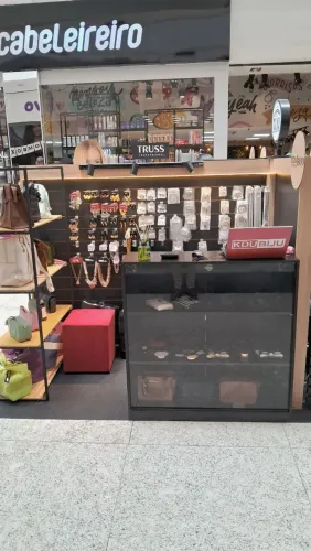 VENDO ESTOQUE DE BIJUTERIAS E ACESSÓRIOS DE UMA LOJA FECHADA